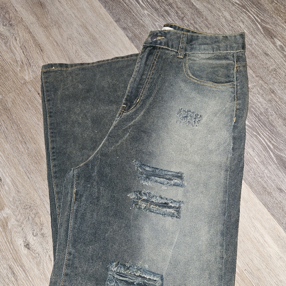 Women's NWOT POL Distressed Jeans